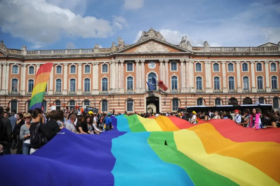 Gay_pride_373_-_Marche_des_fiertés_Toulouse_2011