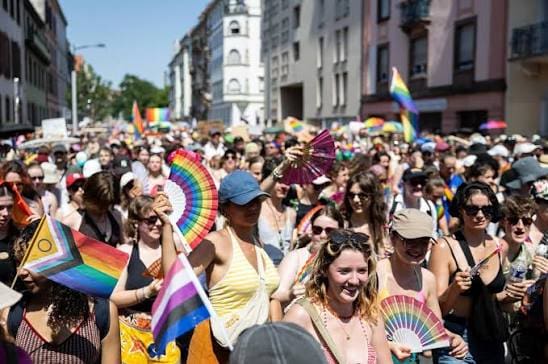 marche des fierte gay pride strasbourg 2026