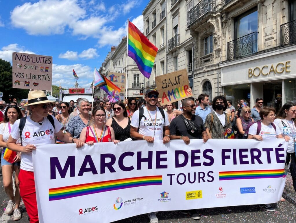 une photo de la Marche des Fiertés de Tours